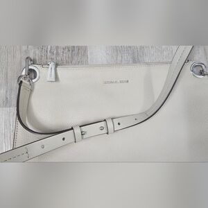 Michael Kors Elegant Leather Cross Body Bag